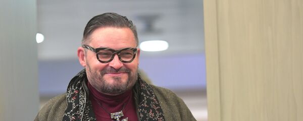 Историк моды Александр Васильев во время презентации своей книги Фамильные ценности. Книга обретенных мемуаров (3 декабря 2018). Москвa - Sputnik Армения