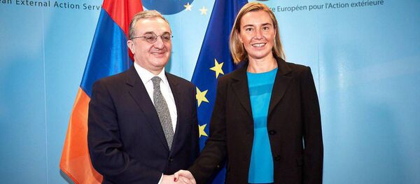 И.о. главы МИД Зограб Мнацаканян встретился с Верховным представителем ЕС по иностранным делам и политике безопасности Федерикой Могерини (4 декабря 2018). Брюссель И.о. главы МИД Зограб Мнацаканян встретился с Верховным представителем ЕС по иностранным делам и политике безопасности Федерикой Могерини (4 декабря 2018). Брюссель - Sputnik Արմենիա