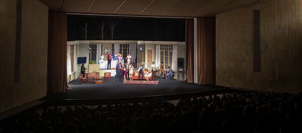 Спектакль Свадьба в тылу на сцене драматического театра в Гюмри - Sputnik Արմենիա