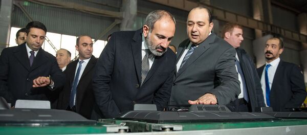 И.о. премьер-министра Никол Пашинян на откытии завода по сборке бытовой техники (5 декабря 2018). Село Мердзаван - Sputnik Армения