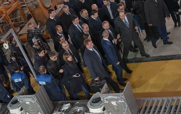 И.о. премьер-министра Никол Пашинян на откытии завода по сборке бытовой техники (5 декабря 2018). Село Мердзаван - Sputnik Армения