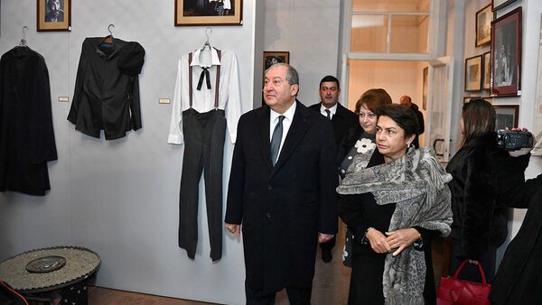 Президент Армен Саркисян с супругой посетили музей Фрунзика Мкртчяна (5 декабря 2018). Гюмри - Sputnik Արմենիա