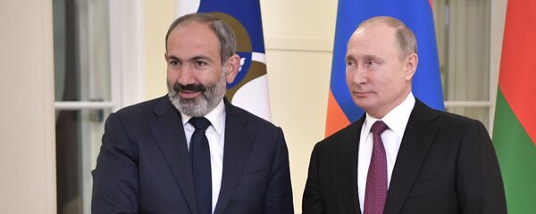 И.о. премьер-министра Армении Никол Пашинян и президент России Владимир Путин перед заседанием Высшего Евразийского экономического совета (6 декабря 2018). Санкт-Петербург И.о. премьер-министра Армении Никол Пашинян и президент России Владимир Путин перед заседанием Высшего Евразийского экономического совета (6 декабря 2018). Санкт-Петербург - Sputnik Արմենիա