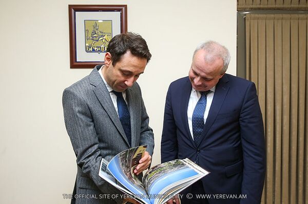 Հայկ Մարությանն ընդունել է ՌԴ դեսպան Սերգեյ Կոպիրկինին Հայկ Մարությանն ընդունել է ՌԴ դեսպան Սերգեյ Կոպիրկինին - Sputnik Արմենիա