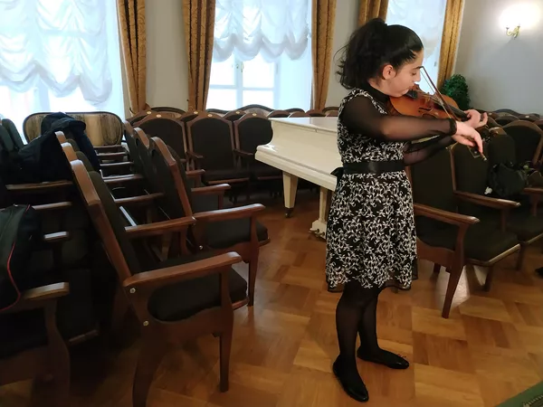 Самый строгий зритель… попугай: скрипачка Мхитарян раскрыла формулу успеха Самый строгий зритель… попугай: скрипачка Мхитарян раскрыла формулу успеха - Sputnik Армения
