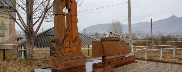 Памятник жертвам землетресения 1988 года в селе Ширакамут - Sputnik Армения