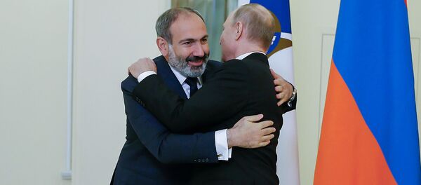 Встреча и.о. премьер-министра Армении Никола Пашиняна и президента России Владимира Путина перед началом заседания Высшего Евразийского экономического совета (6 декабря 2018). Санкт-Петербург - Sputnik Արմենիա