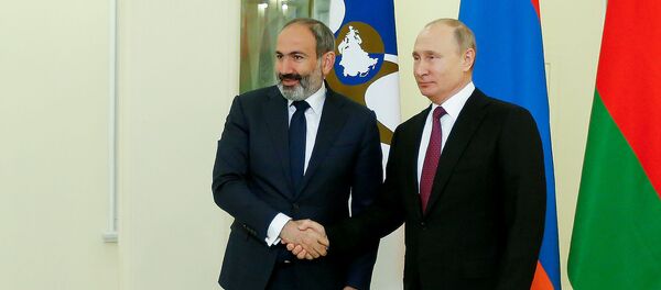 Встреча и.о. премьер-министра Армении Никола Пашиняна и президента России Владимира Путина перед началом заседания Высшего Евразийского экономического совета (6 декабря 2018). Санкт-Петербург Встреча и.о. премьер-министра Армении Никола Пашиняна и президента России Владимира Путина перед началом заседания Высшего Евразийского экономического совета (6 декабря 2018). Санкт-Петербург - Sputnik Արմենիա