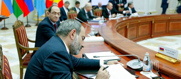 И.о. премьер-министра Никол Пашинян на заседании Высшего Евразийского экономического совета (6 декабря 2018). Санкт-Петербург - Sputnik Армения
