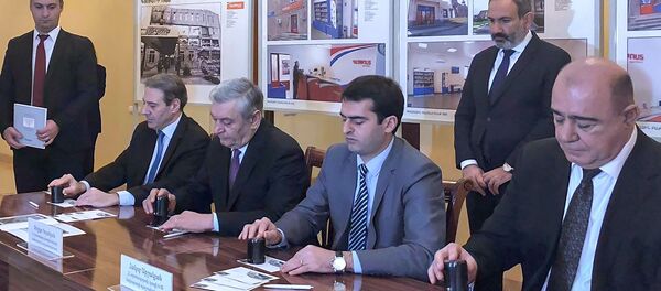 В Гюмри погасили марку по случаю 30 годовщины землетрясения В Гюмри погасили марку по случаю 30 годовщины землетрясения - Sputnik Армения