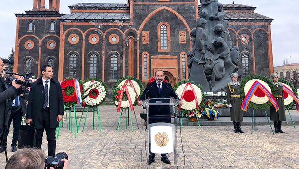 Речь и.о. премьер-министра Никола Пашиняна во время траурных мероприятий тридцатилетней годовщины землетрясения (7 декабря 2018). Гюмри - Sputnik Արմենիա