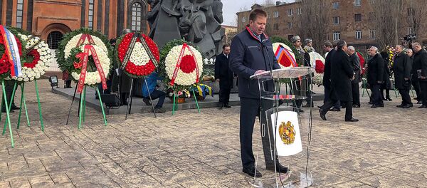 Замминистра МЧС РФ Николай Гречушкин во время траурных мероприятий тридцатилетней годовщины землетрясения (7 декабря 2018). Гюмри Замминистра МЧС РФ Николай Гречушкин во время траурных мероприятий тридцатилетней годовщины землетрясения (7 декабря 2018). Гюмри - Sputnik Армения