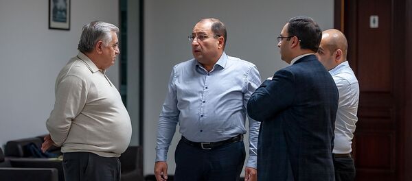 Адвокаты Роберта Кочаряна перед началом пресс-конференции (7 декабря 2018). Еревaн Адвокаты Роберта Кочаряна перед началом пресс-конференции (7 декабря 2018). Еревaн - Sputnik Արմենիա