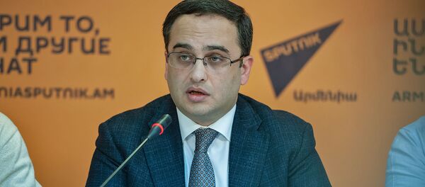 Виктор Согомонян на пресс-конференции команды адвокатов Роберта Кочаряна (7 декабря 2018). Еревaн Виктор Согомонян на пресс-конференции команды адвокатов Роберта Кочаряна (7 декабря 2018). Еревaн - Sputnik Արմենիա