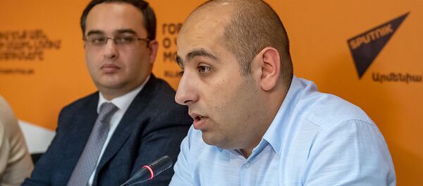 Адвокат Роберта Кочаряна Оганнес Худоян на пресс-конференции (7 декабря 2018). Еревaн Адвокат Роберта Кочаряна Оганнес Худоян на пресс-конференции (7 декабря 2018). Еревaн - Sputnik Армения