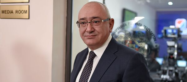 Председатель ЦИК Армении Тигран Мукучян в день внеочередных выборов в НС РА (9 декабря 2018). Еревaн Председатель ЦИК Армении Тигран Мукучян в день внеочередных выборов в НС РА (9 декабря 2018). Еревaн - Sputnik Армения