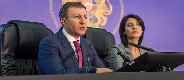 Секретарь ЦИК Армении Армен Смбатян и пресс-секретарь ЦИК Эрмине Арутюнян в день внеочередных выборов в НС РА (9 декабря 2018). Еревaн - Sputnik Армения
