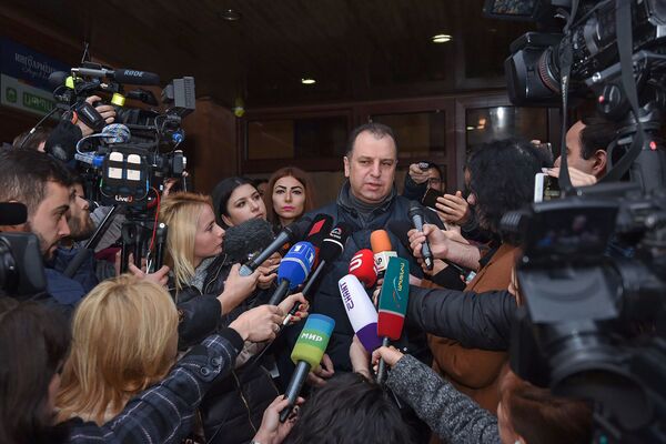 Это решающий для страны момент: Виген Саркисян проголосовал на выборах Это решающий для страны момент: Виген Саркисян проголосовал на выборах - Sputnik Армения