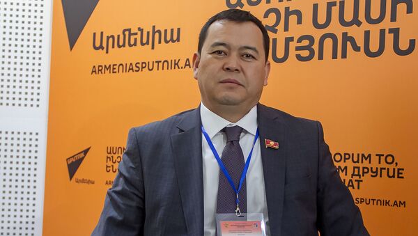 Координатор группы международных наблюдателей МПА СНГ Мирлан Бакиров - Sputnik Армения
