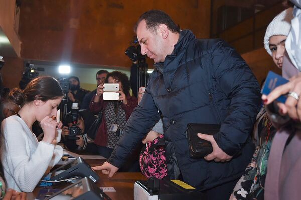 Վիգեն Սարգսյանը քվեարկեց. «Պաշարված բերդում ներքին թշնամին ամենավատ բանն է»  - Sputnik Արմենիա