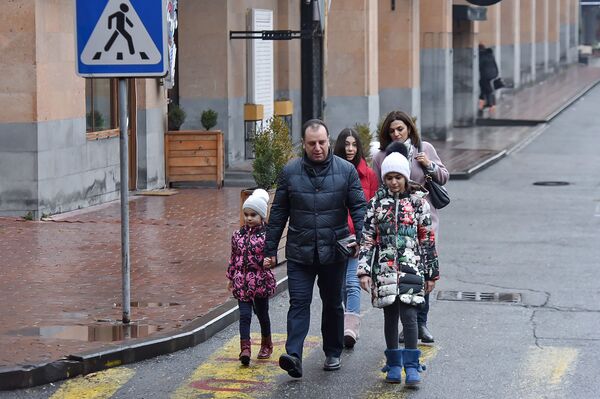 Нереальный 2018-й: армянский танец Макрона, носки Трюдо, селфи с Меркель и все это безумие - Sputnik Армения