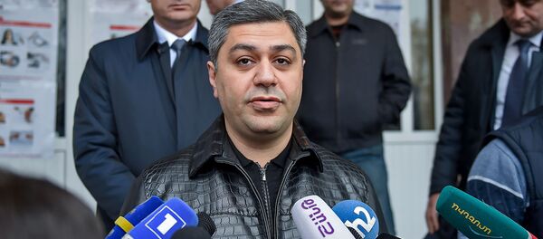 Глава СНБ Армении Артур Ванецян ответил на вопросы журналистов после выхода из избирательного участка (9 декабря 2018). Еревaн Глава СНБ Армении Артур Ванецян ответил на вопросы журналистов после выхода из избирательного участка (9 декабря 2018). Еревaн - Sputnik Армения