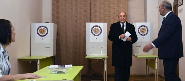 Президент Армен Саркисян на избирательном участке во время голосования (9 декабря 2018). Еревaн - Sputnik Արմենիա