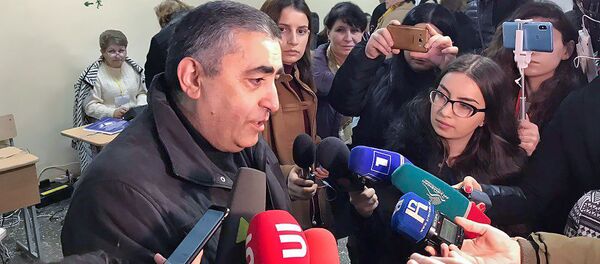 Кандидат в депутаты от партии АРФД Армен Рустамян ответил на вопросы журналистов после выхода из избирательного участка (9 декабря 2018). Еревaн - Sputnik Армения