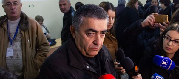 Кандидат в депутаты от партии АРФД Армен Рустамян ответил на вопросы журналистов после выхода из избирательного участка (9 декабря 2018). Еревaн - Sputnik Արմենիա