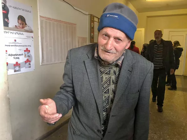 Голосование в Шираке: комиссии отмечают низкую явку избирателей на выборы Голосование в Шираке: комиссии отмечают низкую явку избирателей на выборы - Sputnik Армения