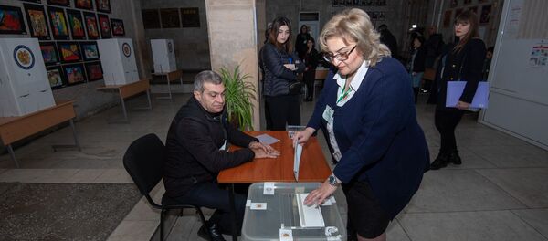Люди на избирательном участке во время голосования (9 декабря 2018). Еревaн Люди на избирательном участке во время голосования (9 декабря 2018). Еревaн - Sputnik Армения