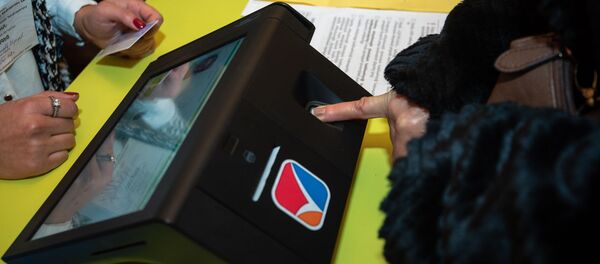 Сканер отпечатков пальцев на избирательном участке Сканер отпечатков пальцев на избирательном участке - Sputnik Արմենիա