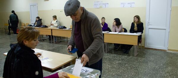 Люди на избирательном участке во время голосования (9 декабря 2018). Еревaн Люди на избирательном участке во время голосования (9 декабря 2018). Еревaн - Sputnik Արմենիա