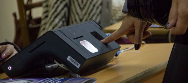 Сканер отпечатков пальцев на избирательном участке - Sputnik Արմենիա
