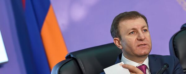 Секретарь ЦИК Армении Армен Смбатян в день внеочередных выборов в НС РА (9 декабря 2018). Еревaн Секретарь ЦИК Армении Армен Смбатян в день внеочередных выборов в НС РА (9 декабря 2018). Еревaн - Sputnik Армения