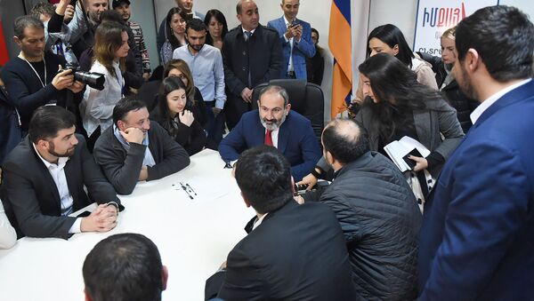 Никол Пашинян прибыл в штаб блока Мой шаг (10 декабря 2018). Еревaн - Sputnik Армения