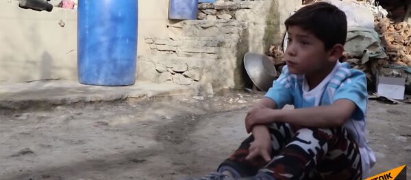 Маленький Месси из Афганистана потерял футболку и мяч, подаренные знаменитым футболистом Маленький Месси из Афганистана потерял футболку и мяч, подаренные знаменитым футболистом - Sputnik Армения