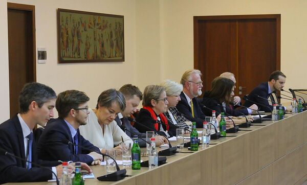 Итоги выборов крайне воодушевляют, но есть одно но: Мнацаканян принял наблюдателей - Sputnik Армения