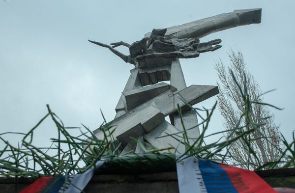 Ведь пилоты не умирают, они улетают в небо... 30 лет подвигу сербских летчиков в Армении - Sputnik Армения