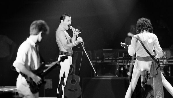 Фредди Меркьюри и рок-группа Queen во время концерта в Palais Omnisports de Paris Bercy (18 сентября 1984). Париж - Sputnik Армения