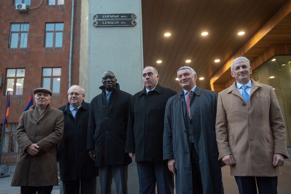 В Ереване открыли улицу в честь автора термина Геноцид Рафаэля Лемкина - Sputnik Армения