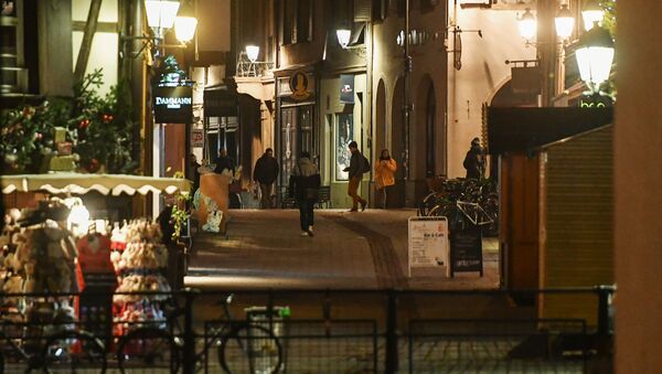 Прохожие на улице в Страсбурге. Прохожие на улице в Страсбурге. - Sputnik Армения