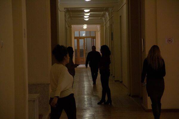 Կարմիր ուղեգորգերը փռված են. Ազգային ժողովում պատրաստվում են դիմավորել նոր պատգամավորներին - Sputnik Արմենիա