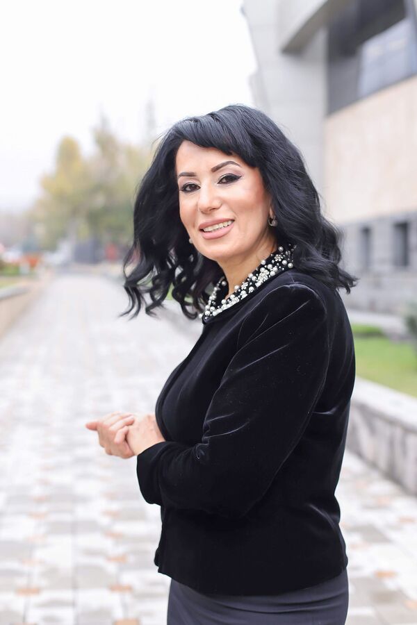 Կին քաղաքական գործիչը պետք է խնամված լինի. Նաիրա Զոհրաբյանը ընտանիքի և ամուսնու մասին Կին քաղաքական գործիչը պետք է խնամված լինի. Նաիրա Զոհրաբյանը ընտանիքի և ամուսնու մասին - Sputnik Արմենիա