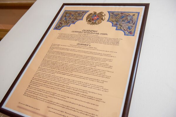 Чемоданное настроение в парламенте Армении, или Зачем уходить, если надо вернуться Чемоданное настроение в парламенте Армении, или Зачем уходить, если надо вернуться - Sputnik Армения