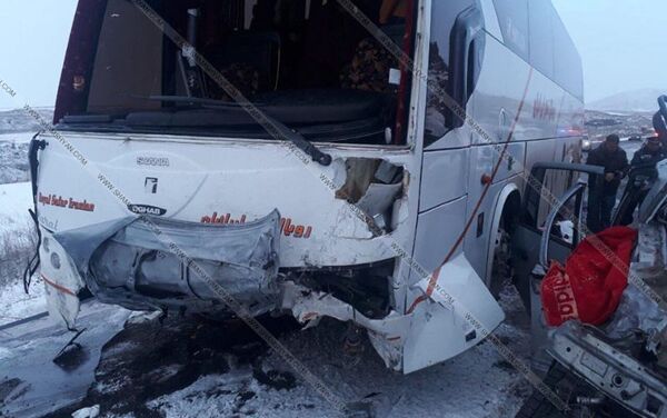 Трагическая авария автобуса и легкового автомобиля в Сюнике - Sputnik Армения
