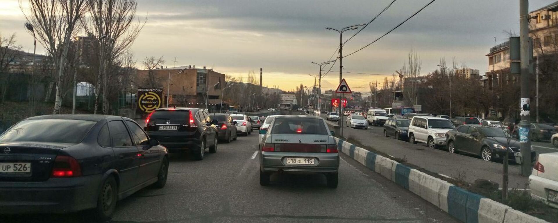 Խցանում Երևանում - Sputnik Արմենիա, 1920, 30.11.2025