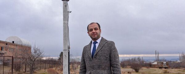 Заместитель министра транспорта, связи и ИТ Армении Армен Арзуманян во время открытия станции GLONASS (14 декабря 2018). Бюракан - Sputnik Армения