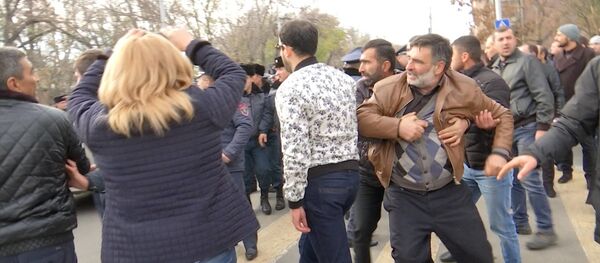 Ситуация в Эчмиадзине (15 декабря 2018) Ситуация в Эчмиадзине (15 декабря 2018) - Sputnik Армения