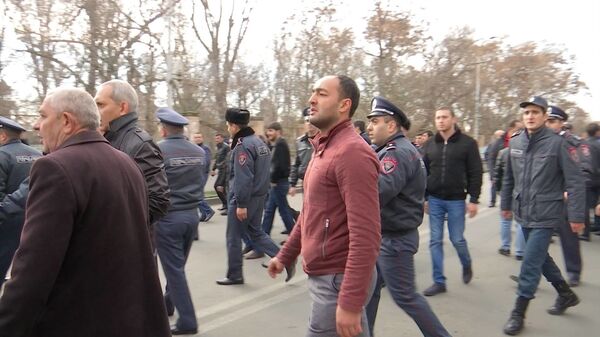 Կաթողիկոսի կողմնակիցների և հակառակորդների միջև բախում է տեղի ունեցել Էջմիածնում. տեսանյութ - Sputnik Արմենիա